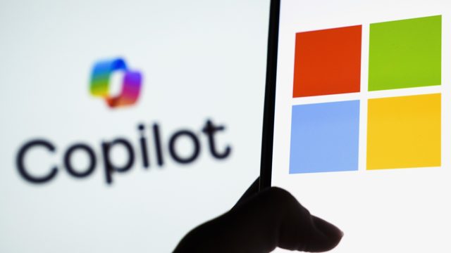 Microsoft: Νέα ρύθμιση για τη θέση του κουμπιού Copilot σε Word, Excel, PowerPoint