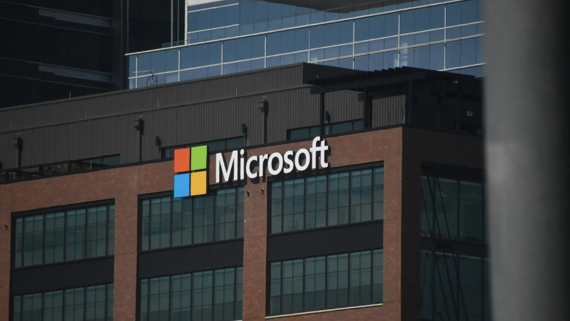 Microsoft ολοκλήρωσε έρευνα για χρήση Azure από Ισραήλ, εισάγει ελέγχους