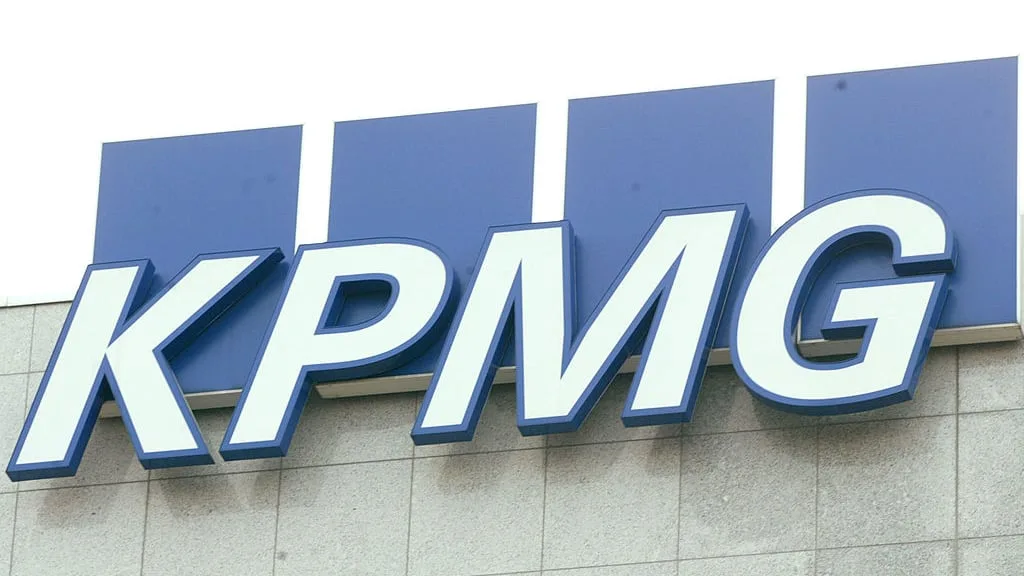 KPMG: Κατηγορίες για «παραισθήσεις» τεχνητής νοημοσύνης σε έκθεση